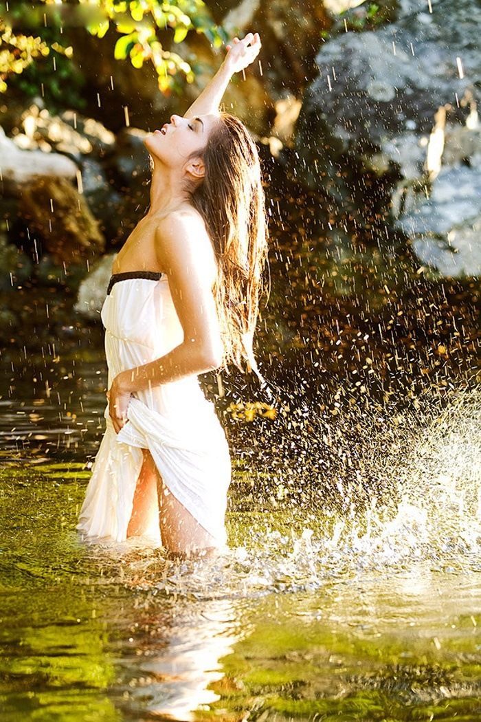 Marie Avgeropoulos in Lodz