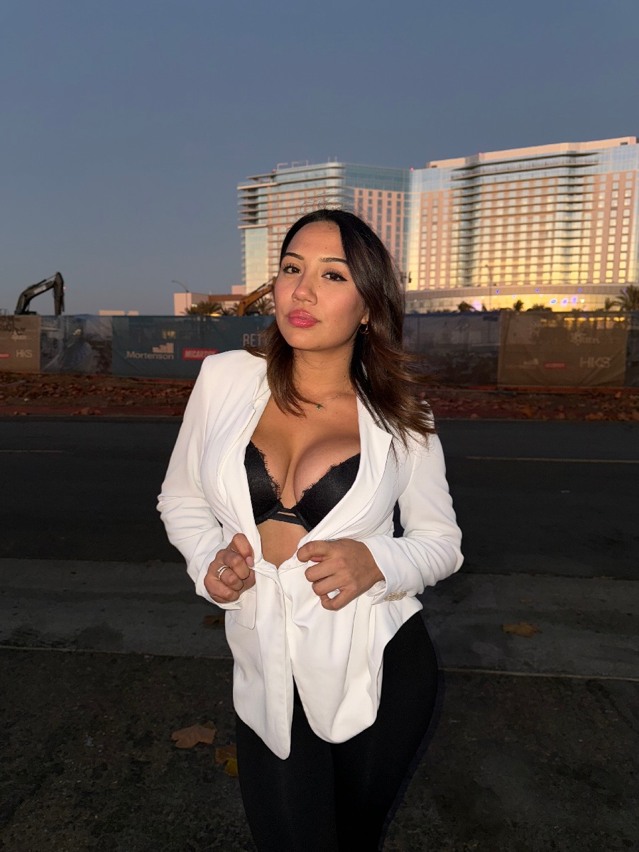 Take a pause and enjoy Ali Cruz — streaming from Lodz