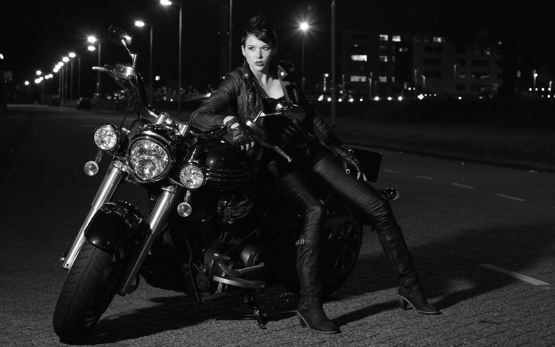 Photo Beautiful girls and motorcycles in Lodz