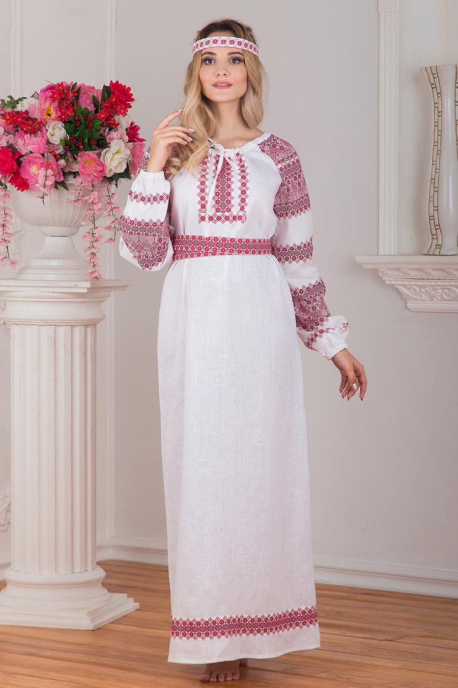 Women in Slavic costumes in Lodz