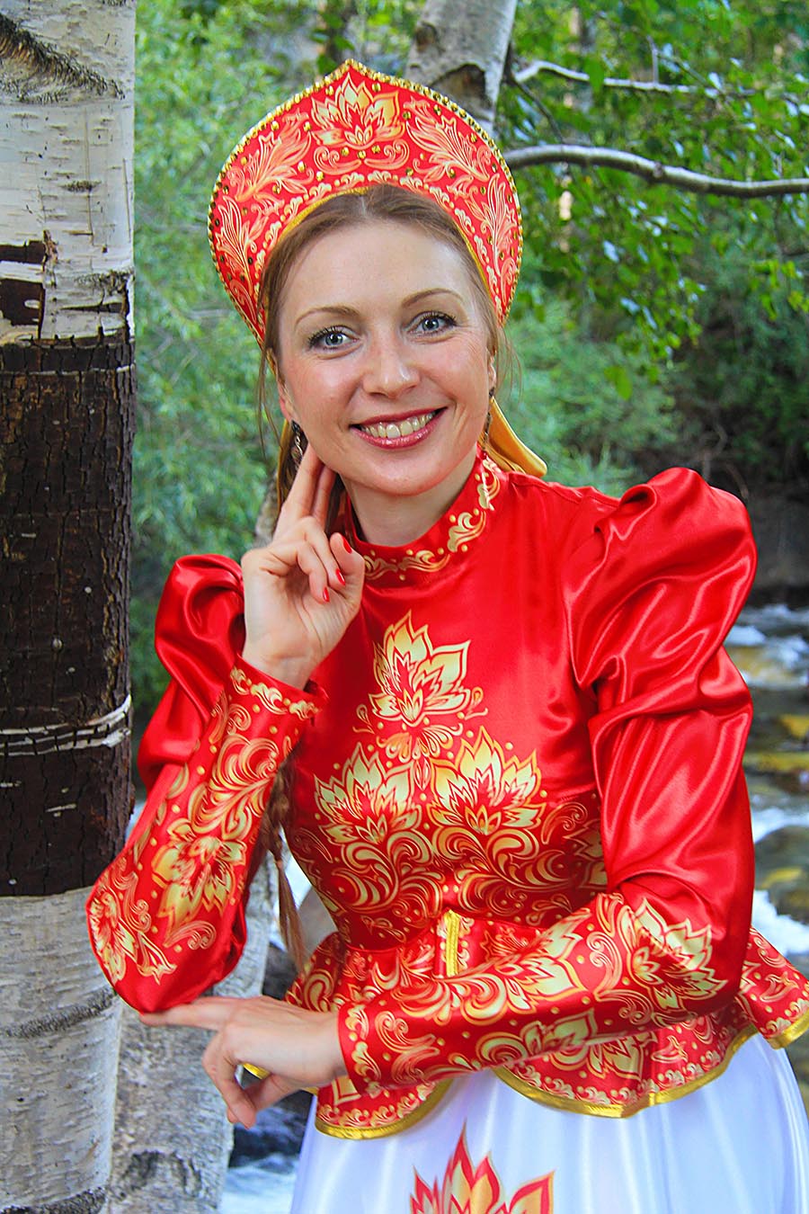 Women in Slavic costumes in Lodz