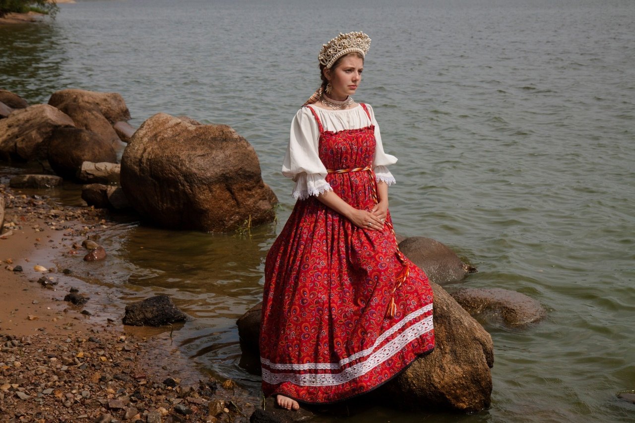 Women in Slavic costumes in Lodz