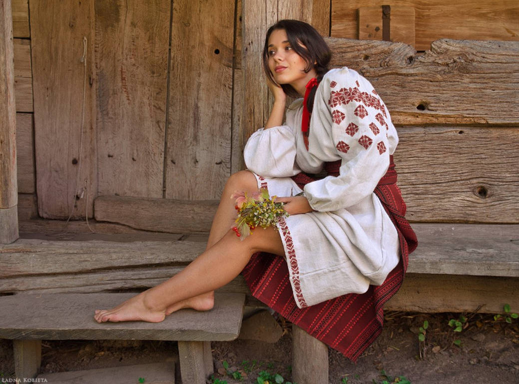 Women in Slavic costumes in Lodz