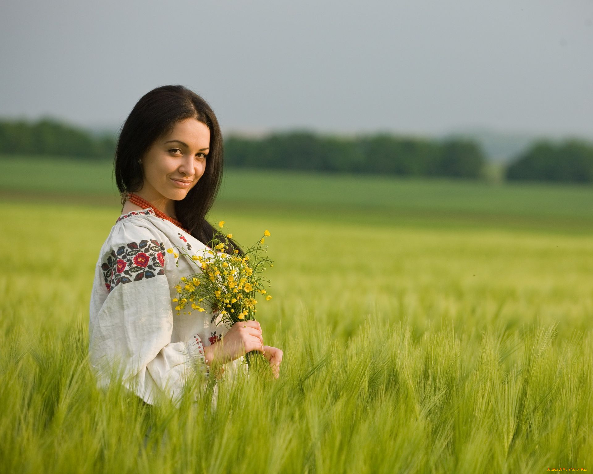 Women in Slavic costumes in Lodz