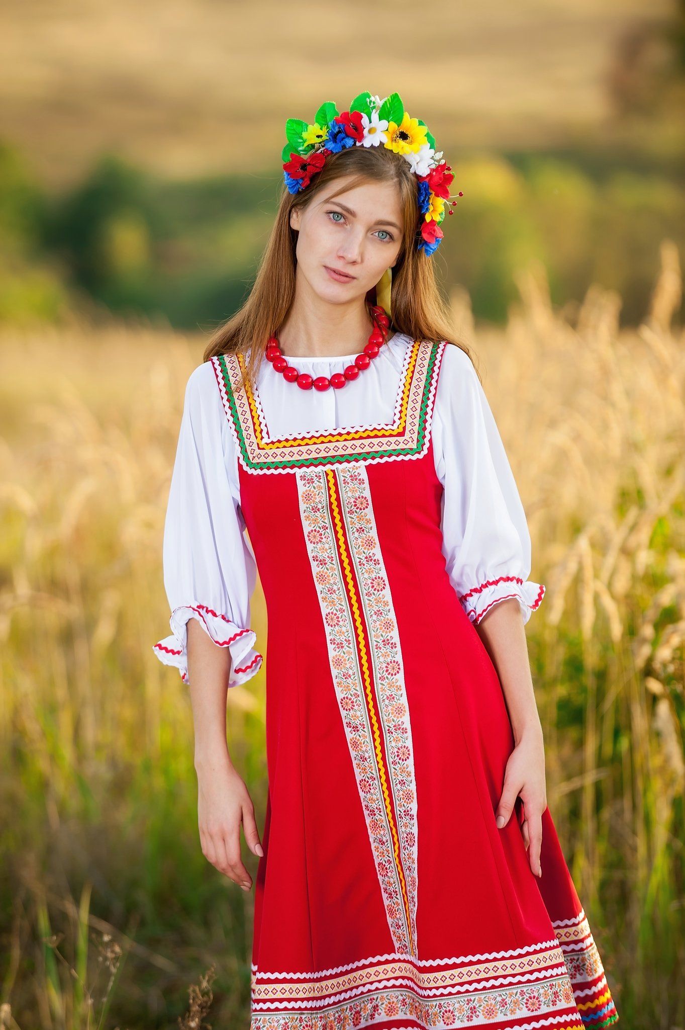 Women in Slavic costumes in Lodz