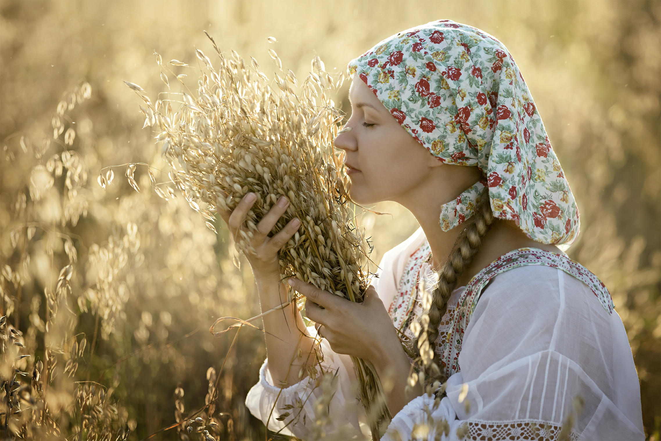 Photo Women in Slavic costumes in Lodz