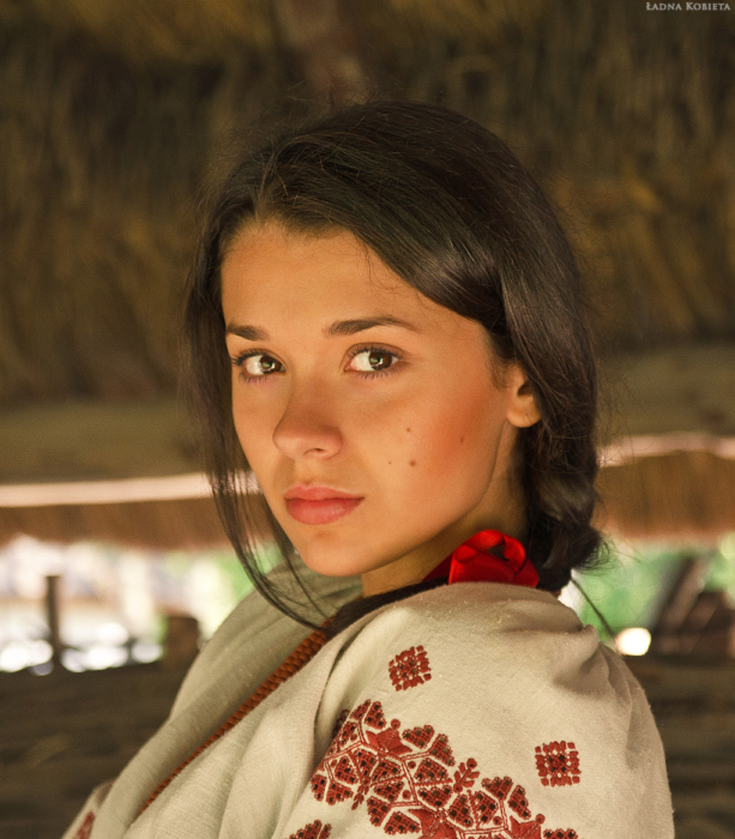 Girls in Slavic costumes in Lodz