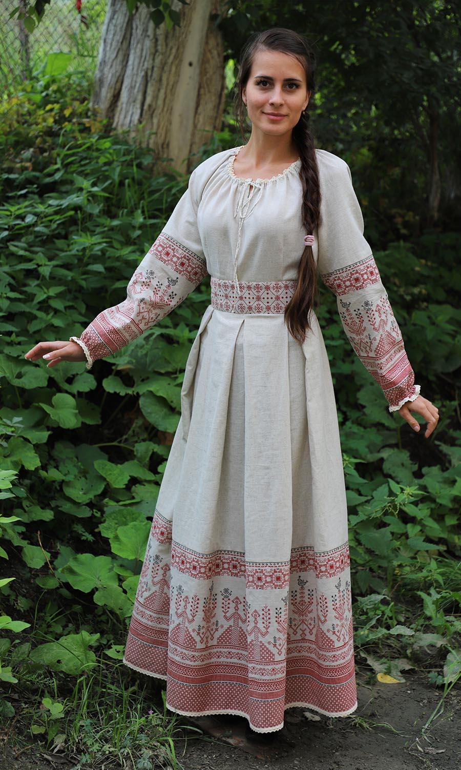 Girls in Slavic costumes in Lodz