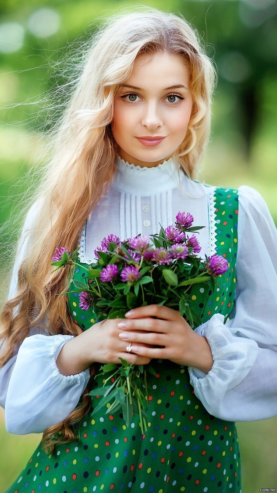 Girls in Slavic costumes in Lodz
